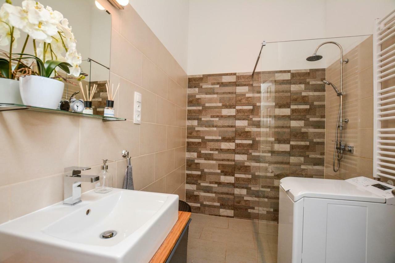 Timeless Apartment Budapest Bagian luar foto