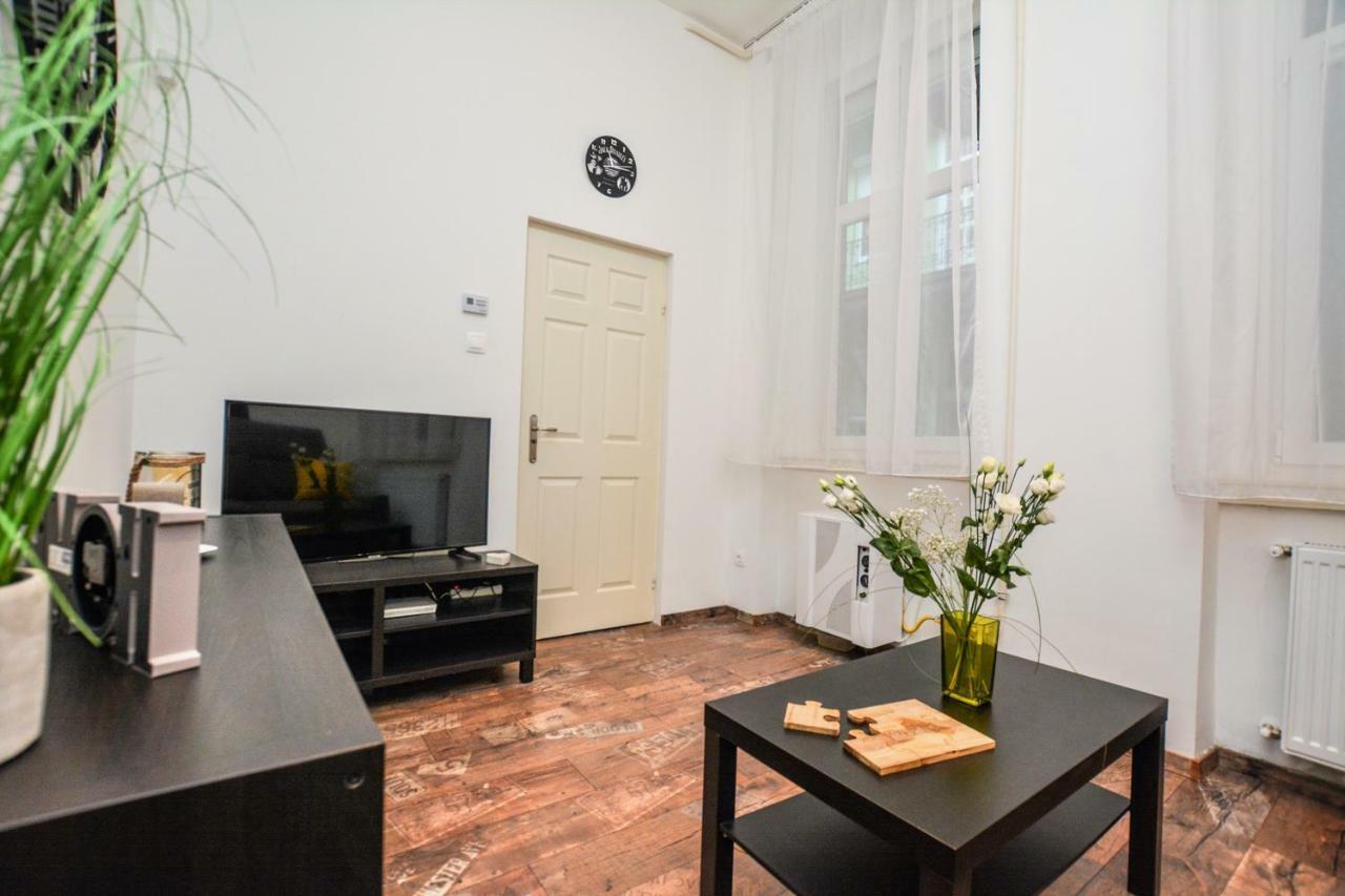 Timeless Apartment Budapest Bagian luar foto